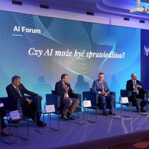 Panel „Czy AI może być sprawiedliwa?” podczas XXXIII Forum Ekonomicznego w Karpaczu. Fot. Mirosław Kaźmierczak/UW