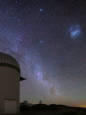 Noc nad Obserwatorium Las Campanas w Chile. Stacja obserwacyjna projektu OGLE oraz Wielki i Mały Obłok Magellana. Fot. Krzysztof Ulaczyk