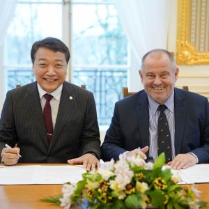 Uniwersytet Warszawski i Gangneung–Wonju National University (GWNU) zawarły porozumienie o współpracy międzyuczelnianej. Fot. Mirosław Kaźmierczak/UW