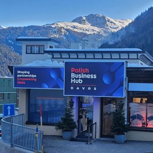 Przedstawiciele UW podczas AI House i Polish Business Hub w Davos. Źródło: UW