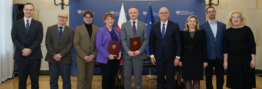 Podpisanie porozumienie pomiędzy UW i MSZ. Fot. Mirosław Kaźmierczak/UW