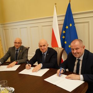 Podpisanie listu intencyjnego ws. współpracy między UW, Ministerstwem Sprawiedliwości i Krajową Szkołą Sądownictwa i Prokuratury. Fot. Mirosław Kaźmierczak/UW