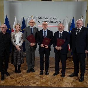 Podpisanie listu intencyjnego ws. współpracy między UW, Ministerstwem Sprawiedliwości i Krajową Szkołą Sądownictwa i Prokuratury. Fot. Mirosław Kaźmierczak/UW