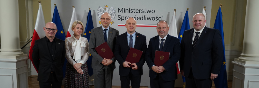 Podpisanie listu intencyjnego ws. współpracy między UW, Ministerstwem Sprawiedliwości i Krajową Szkołą Sądownictwa i Prokuratury. Fot. Mirosław Kaźmierczak/UW